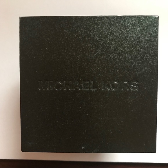 Michael Kors | 5139 Gold Tone and Bone Watch - Picture 3 of 8